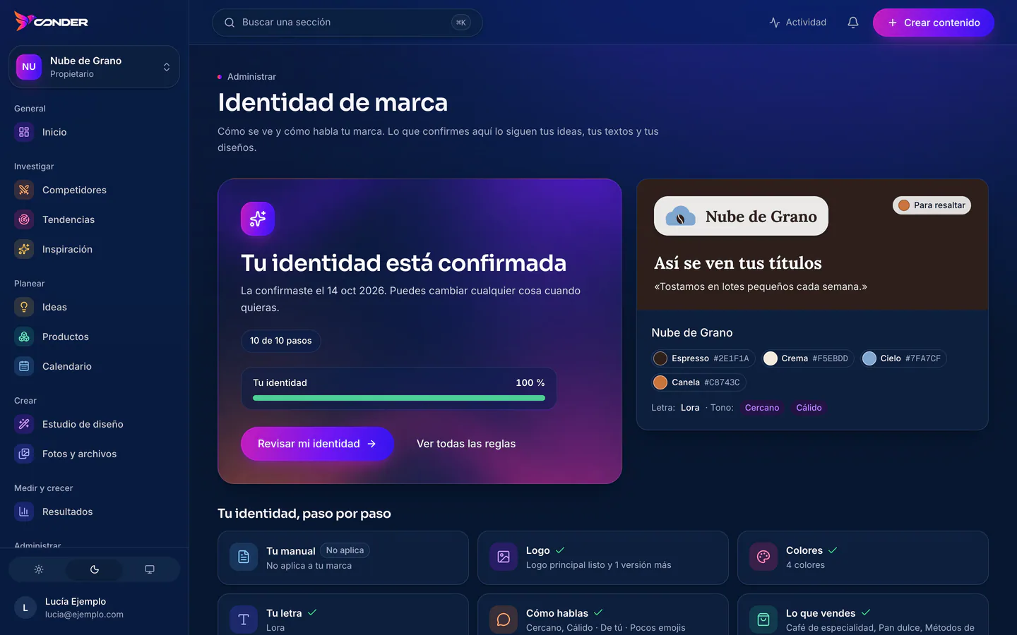 Pantalla de identidad de marca con la paleta, la tipografía y el tono de una cafetería de ejemplo.